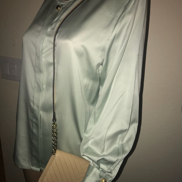 Beautiful delicate blouse - Picture 4 of 8